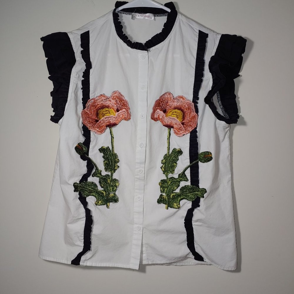 JJ’S Fairyland Embroidered Ruffle Collar Button down Blouse White and Black Sz M